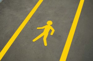 Lopende man voetganger vloersticker geel