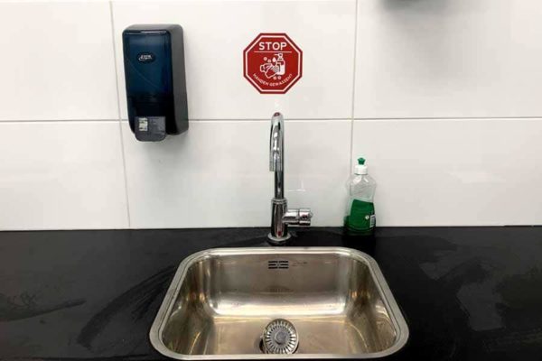 corona kantoorinrichting handen wassen corona sticker